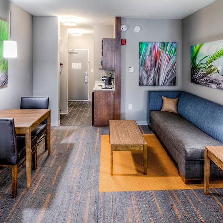 Holiday Inn Express & Suites Cleveland/Westlake By Ihg Exterior photo