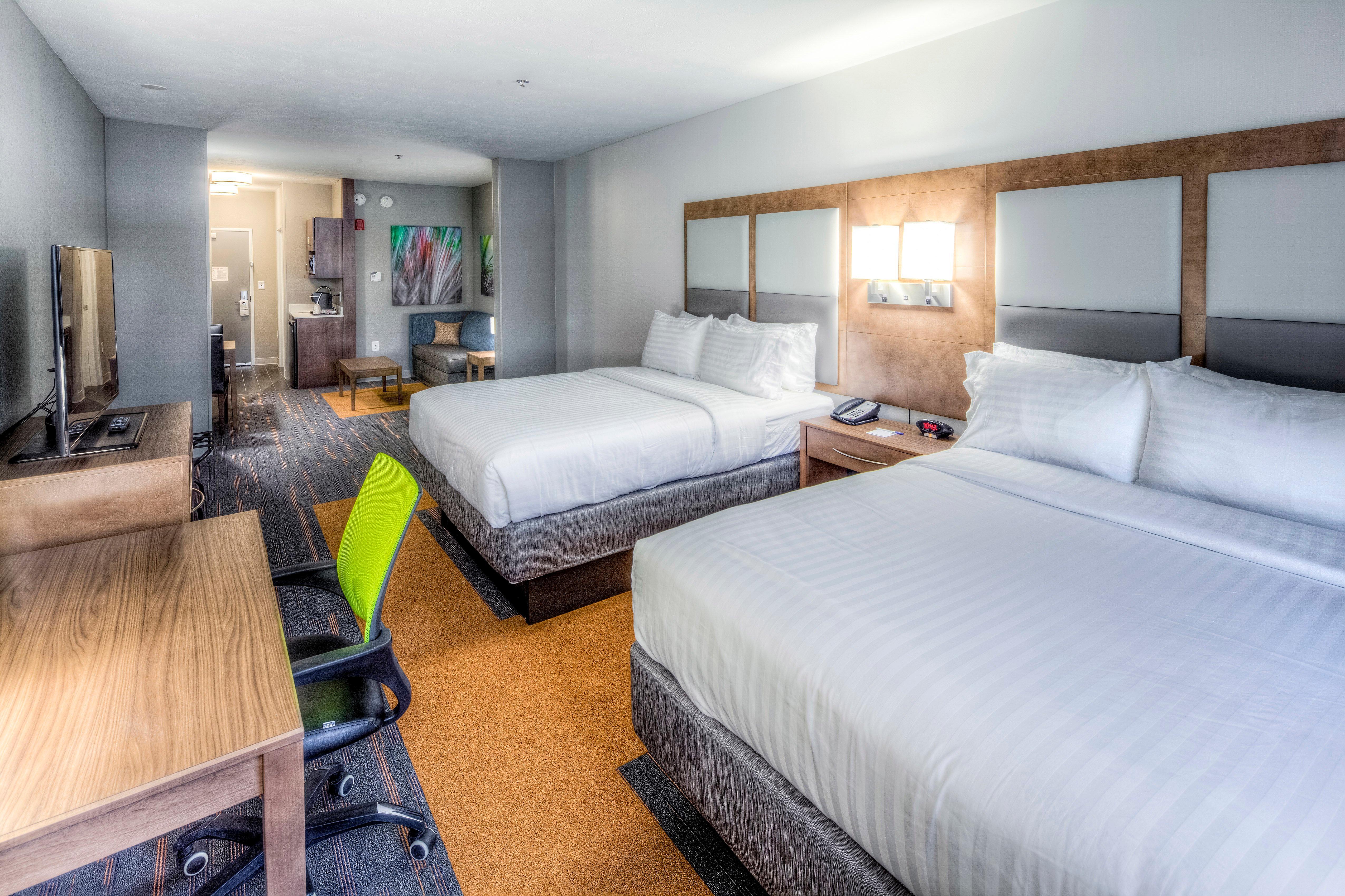 Holiday Inn Express & Suites Cleveland/Westlake By Ihg Exterior photo