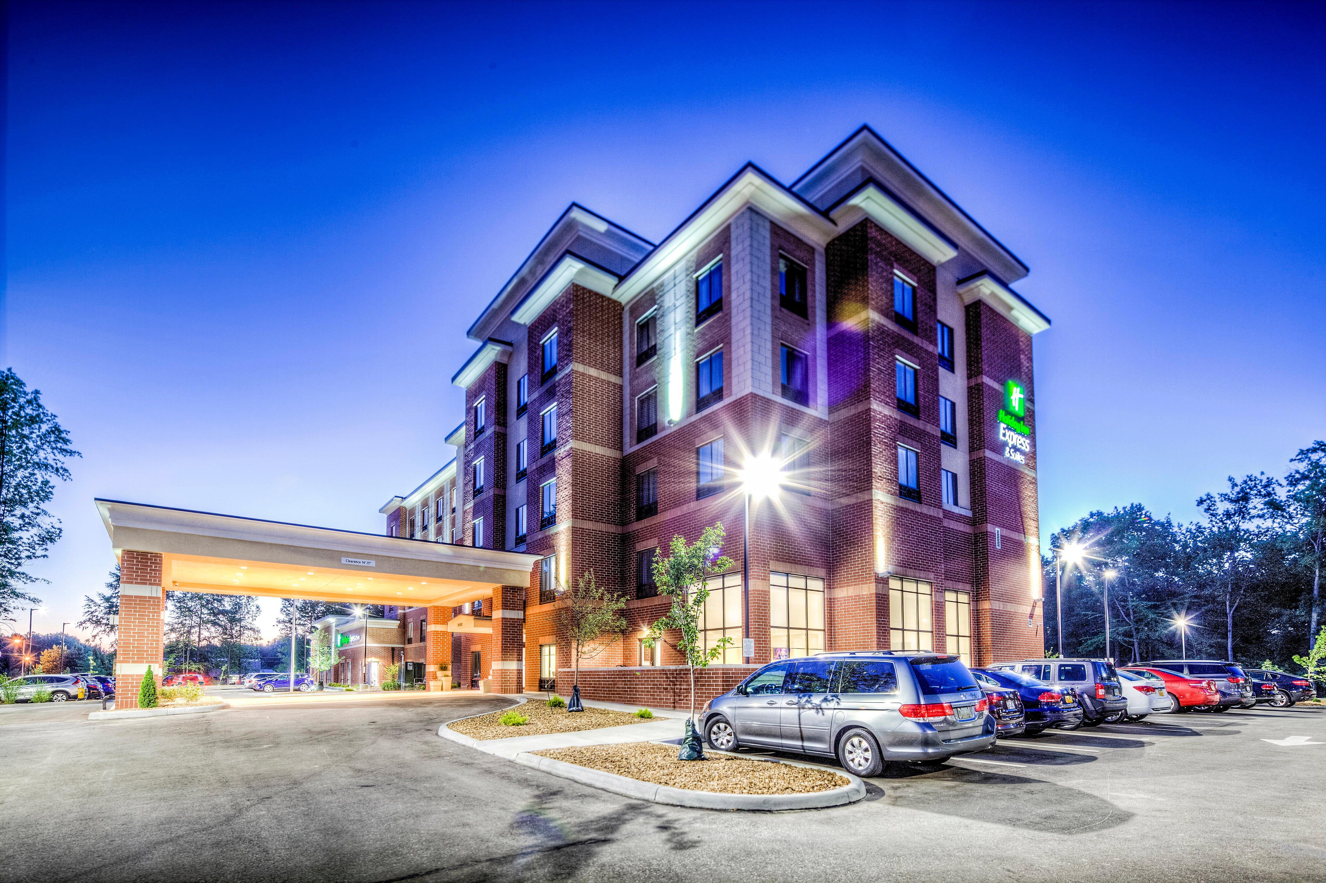 Holiday Inn Express & Suites Cleveland/Westlake By Ihg Exterior photo