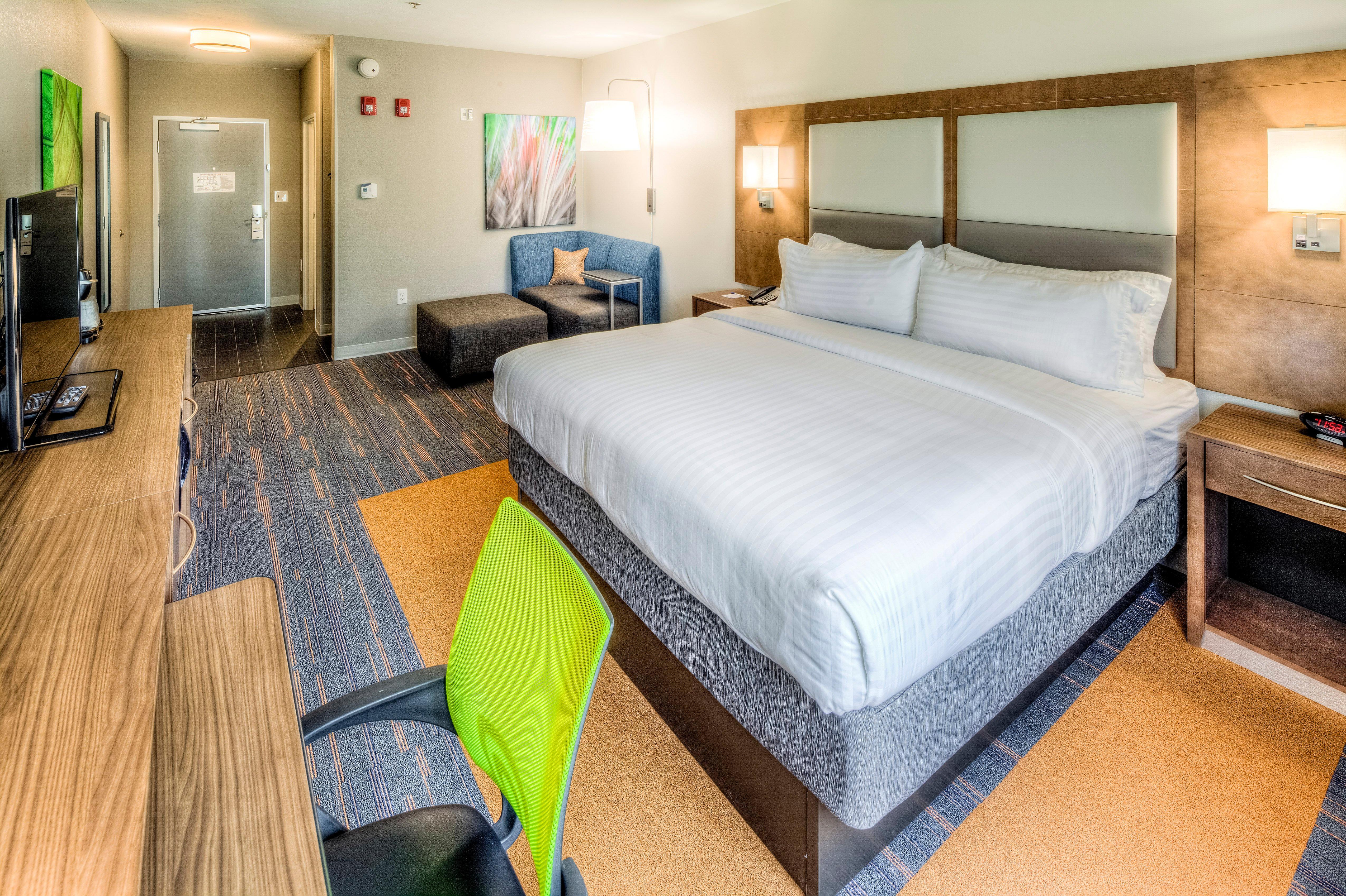 Holiday Inn Express & Suites Cleveland/Westlake By Ihg Exterior photo