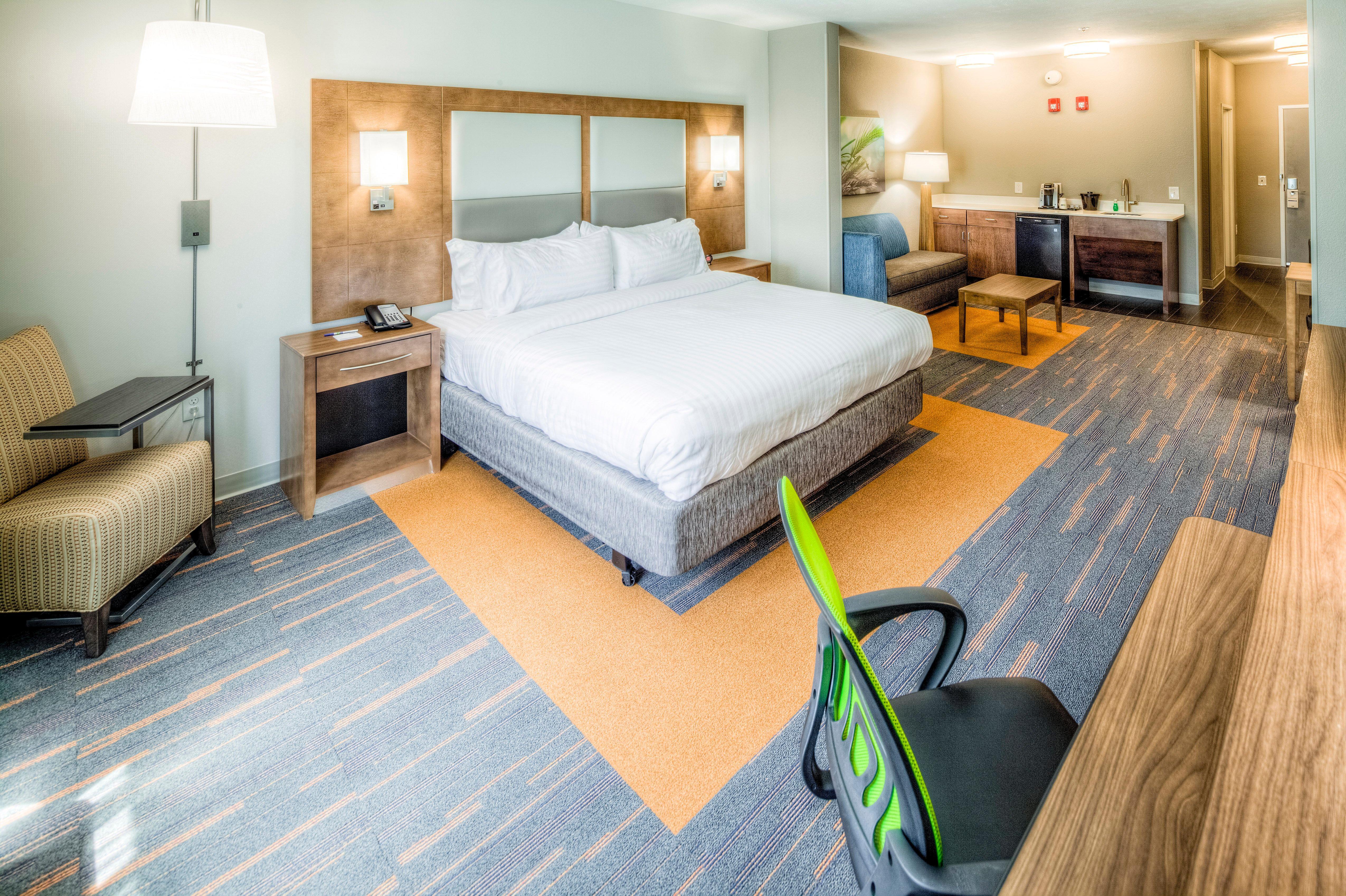 Holiday Inn Express & Suites Cleveland/Westlake By Ihg Exterior photo
