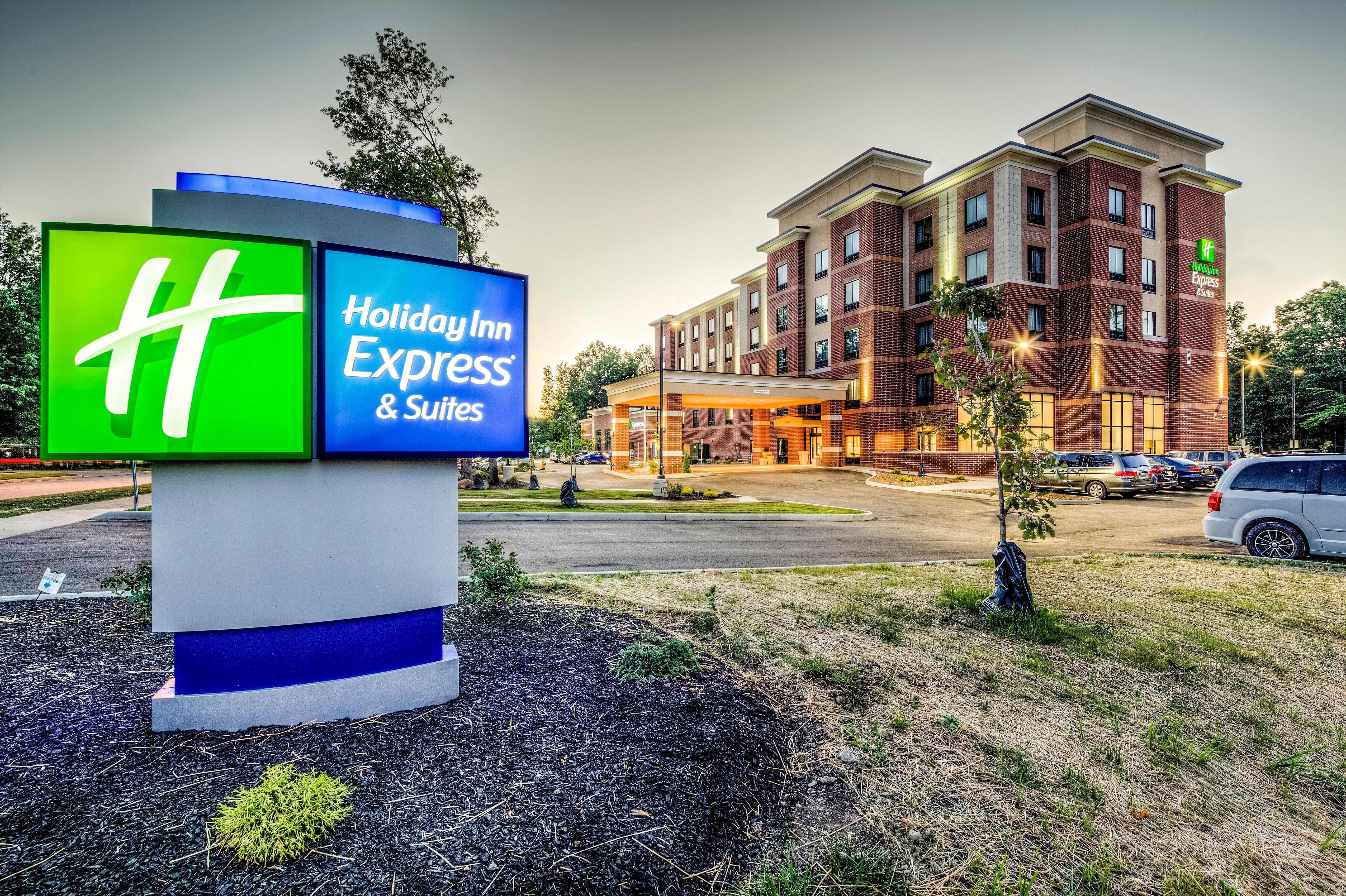 Holiday Inn Express & Suites Cleveland/Westlake By Ihg Exterior photo