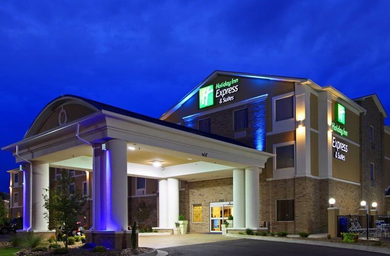 Holiday Inn Express & Suites Cleveland/Westlake By Ihg Exterior photo